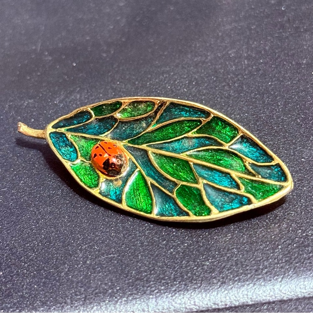 Gold Leaf Brooch with Ladybug Design – Green & Blue Enamel Nature-Inspired Pin